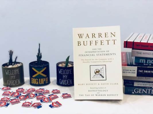warren-buffett-va-bao-cao-tai-chinh-giai-ma-tu-goc-nhin-dau-tu-vi-mo-doctruyenngontinh-org-3-1